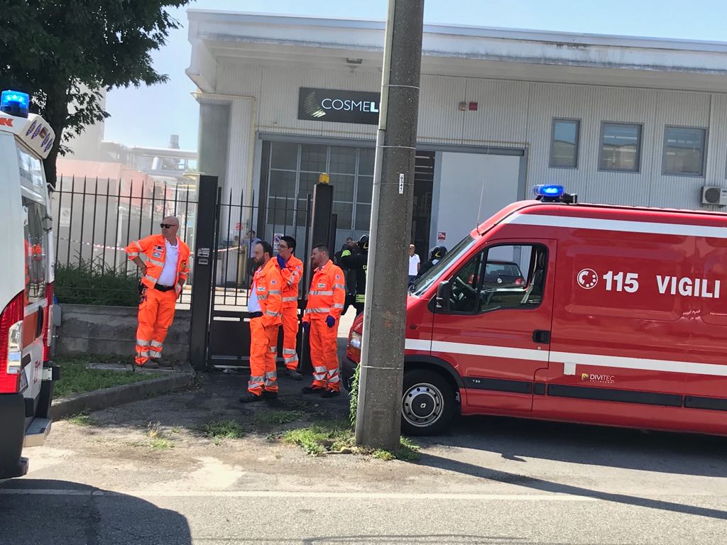 Incendio alla Cosmelux di Carate, a fuoco un macchinario VIDEO
