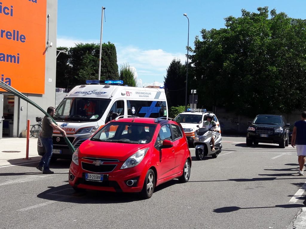 Carate, bimbo di tre anni si ferisce al Bricoman
