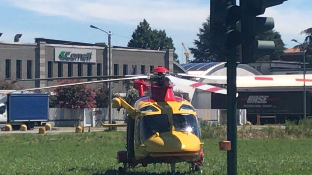 Concorezzo, 77enne precipita dal tetto FOTO VIDEO