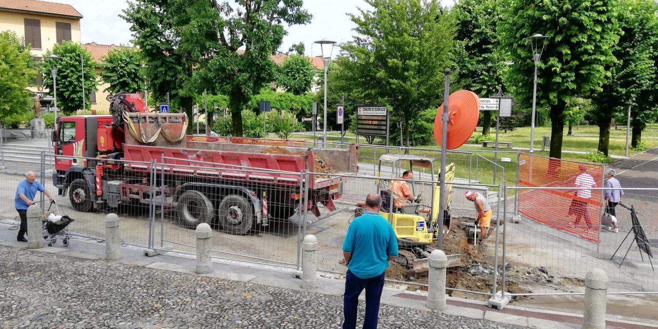 Partiti i lavori in piazza Roma a Busnago