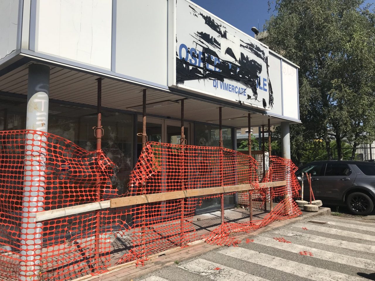 I vandali distruggono anche la recinzione anti… vandali GALLERY