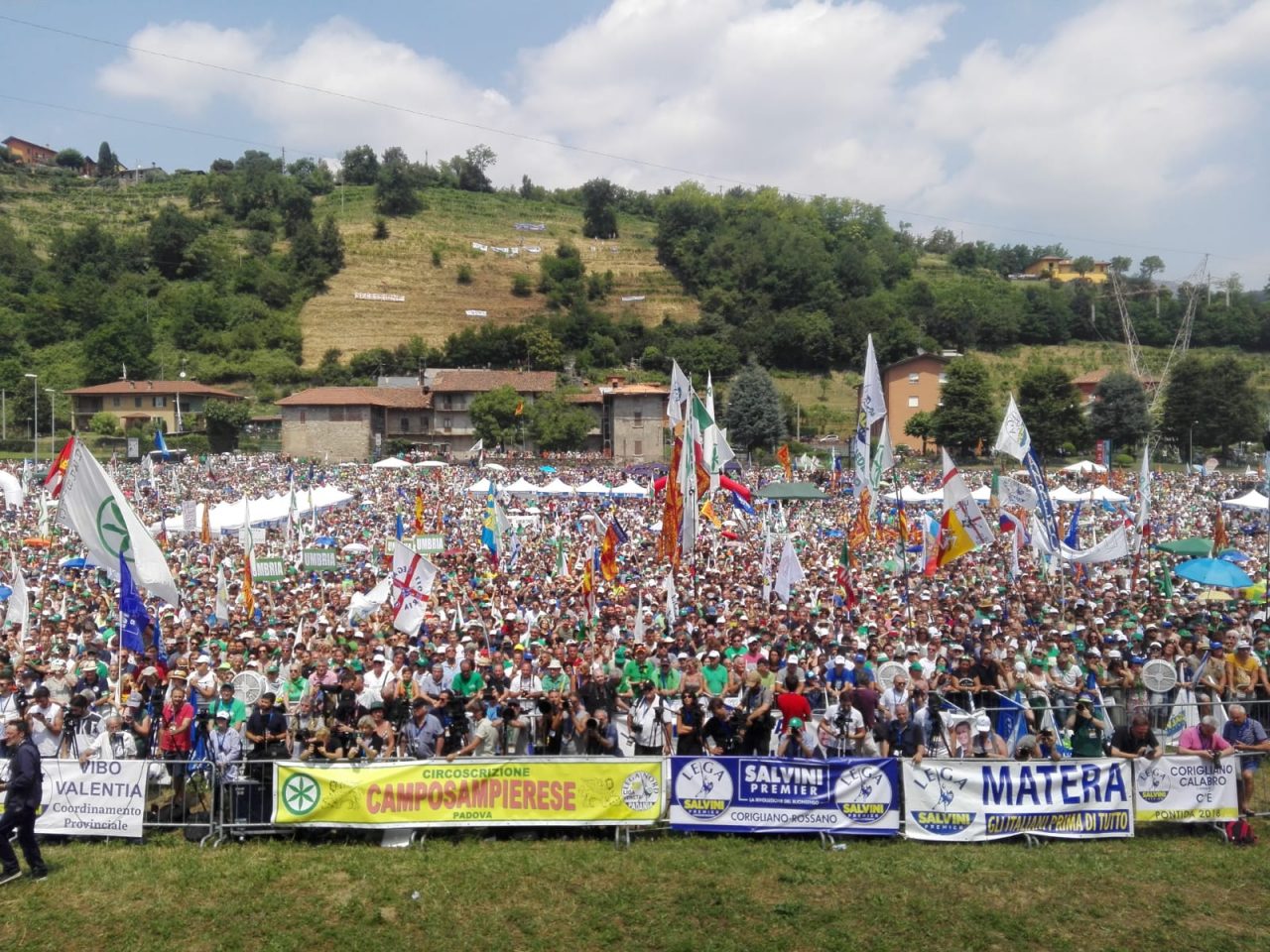 Salvini a Pontida: “La pacchia per camorristi e mafiosi è finita” VIDEO FOTO