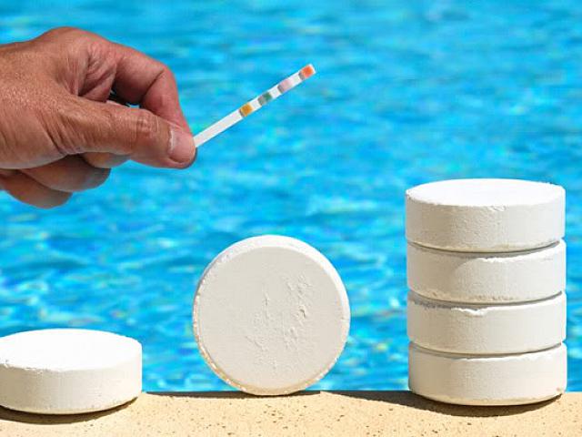 I Cinque stelle: “Il Pd sulla piscina si pulisca la bocca… con il cloro”