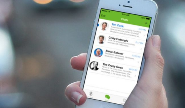 Chat WhatsApp per evitare i posti di blocco: l’ultima trovata