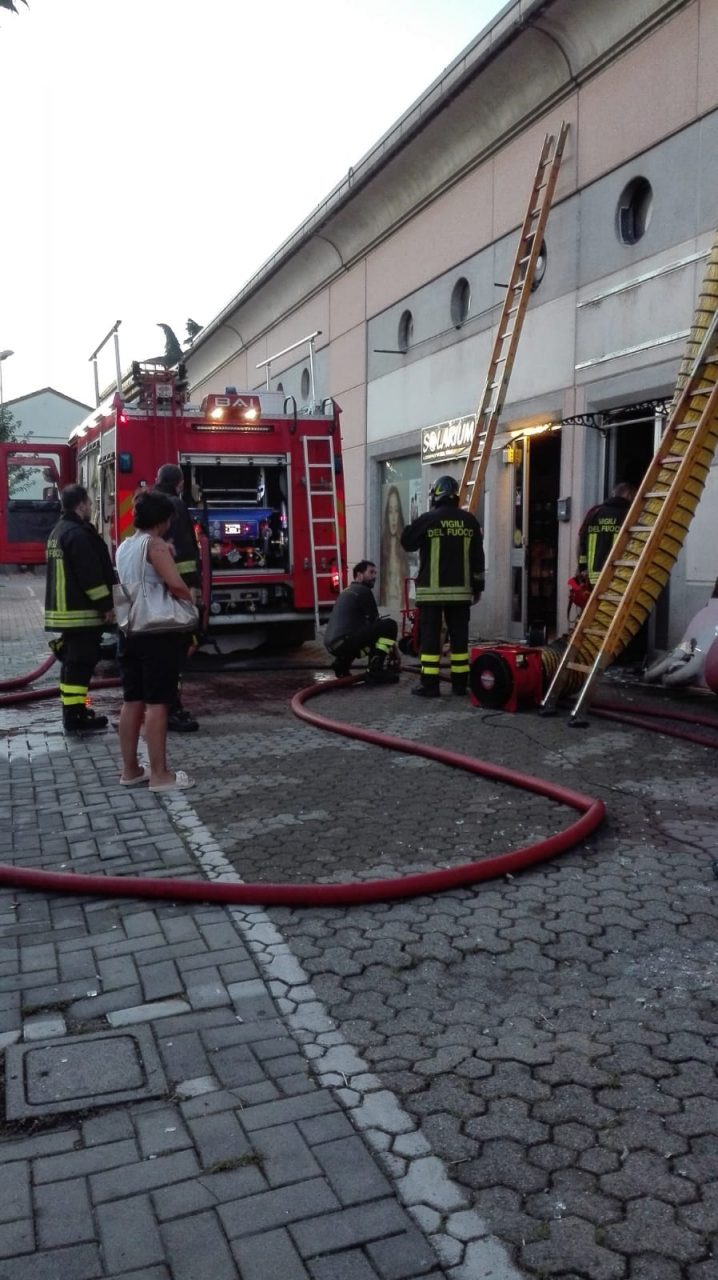va a fuoco una pizzeria