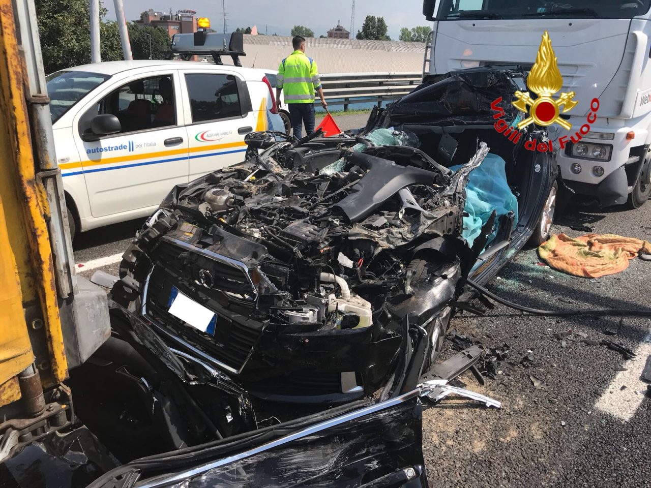 Incidente in A4, arrivano elicottero e pompieri. C’è un morto FOTO