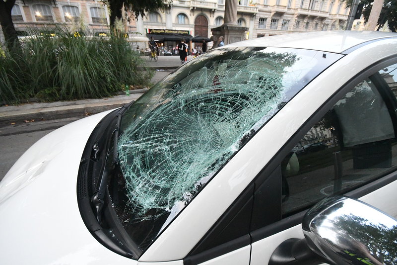 Giovane investito a Milano, è in gravi condizioni