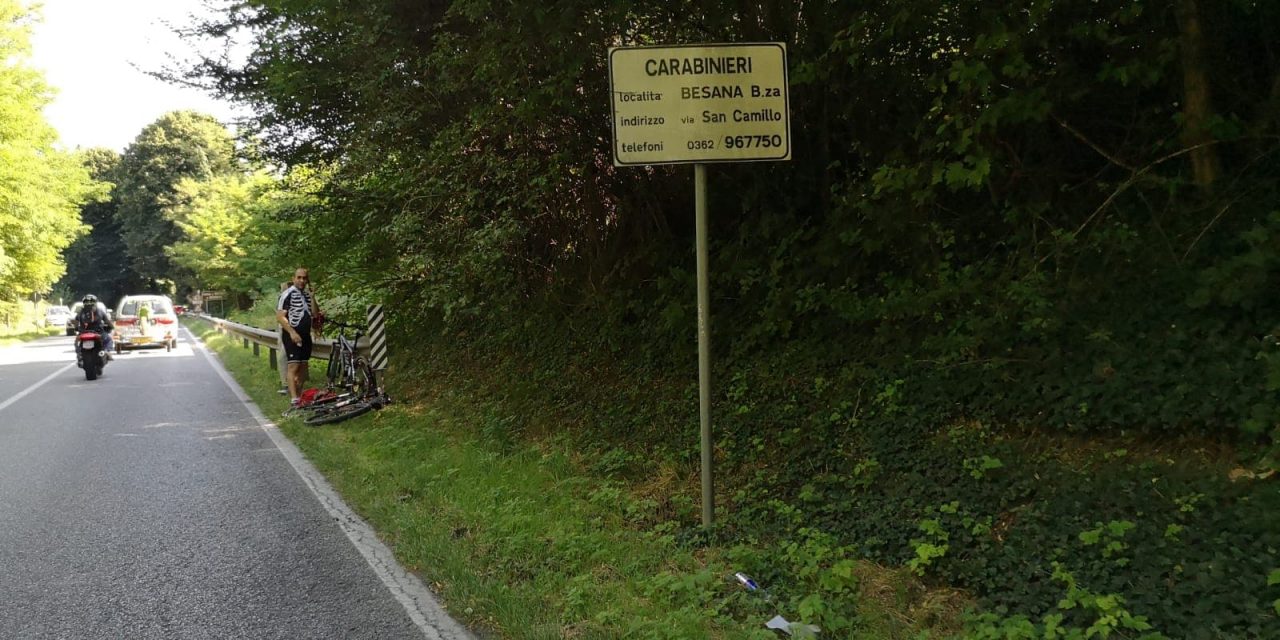 Cade dalla bici, ciclista soccorso sulla provinciale tra Carate e Besana
