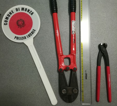 Sorpresi con arnesi da scasso, denunciati