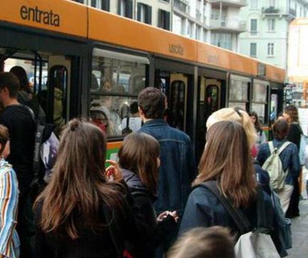 Autobus gratuito per gli studenti. Il Comune rimborsa gli abbonamenti dell’anno scolastico in corso