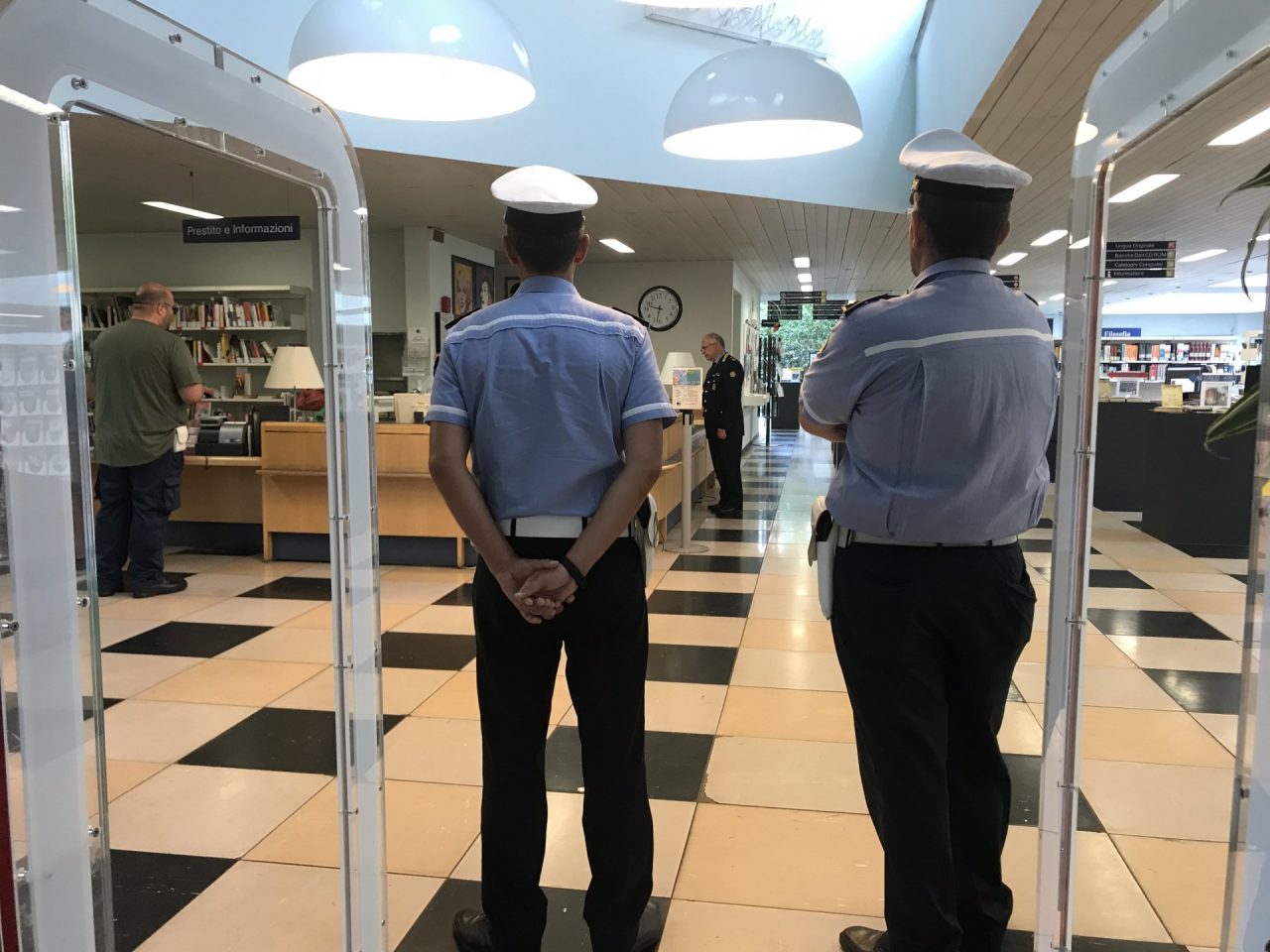 Si presentano in 53 per un posto da agente della Polizia locale