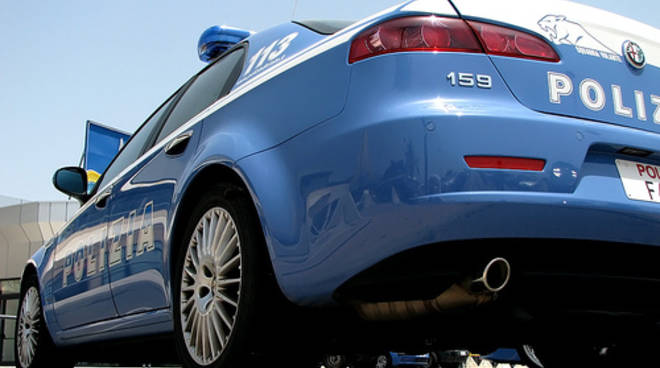 Poliziotti seguono l’odore di “maria”: beccato spacciatore