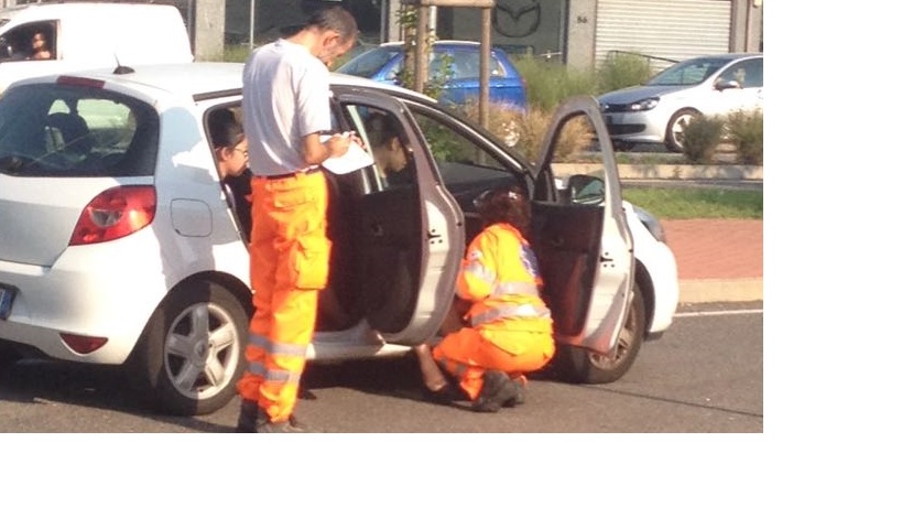 Incidente in viale Lombardia: coinvolti due fratellini minorenni