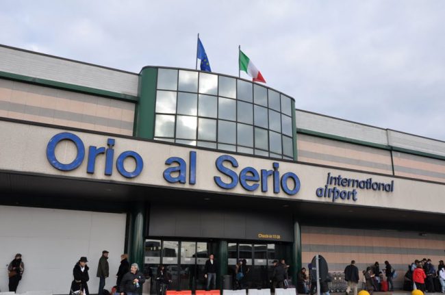 Bloccati in aeroporto per 31 ore: l’odissea di 200 turisti. E ora c’è anche l’incognita Ryanair