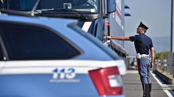 Tir “pirata” provoca incidente sulla Statale 36