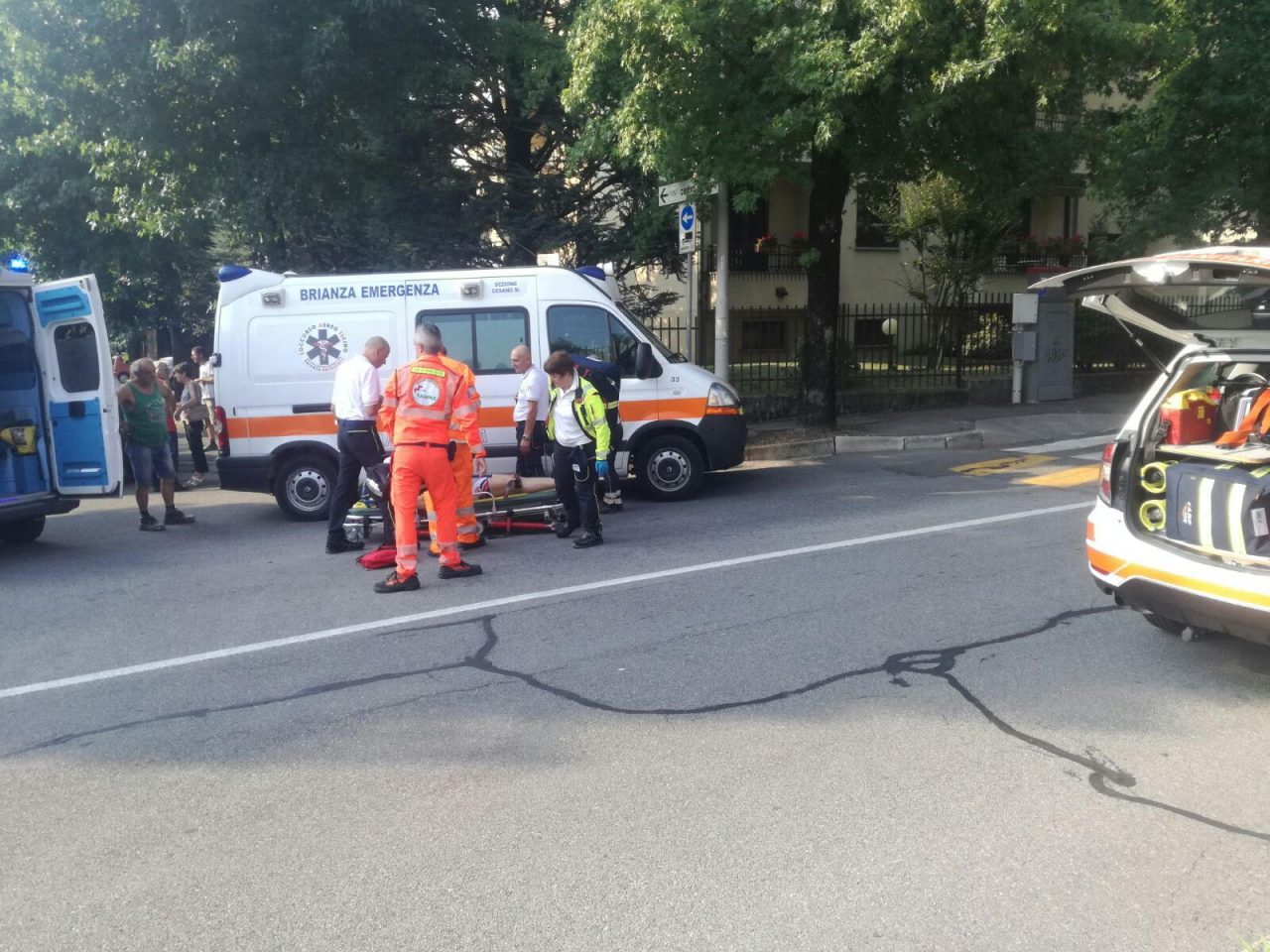 Carate, ciclista travolto all’incrocio finisce all’ospedale