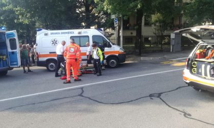 Carate, ciclista travolto all'incrocio finisce all'ospedale