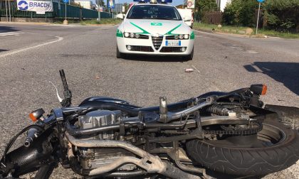 Trezzo perde il controllo della moto e la distrugge contro un veicolo FOTO