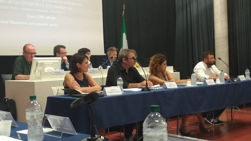 Seveso, revocate le deleghe all’assessore Natale Alampi