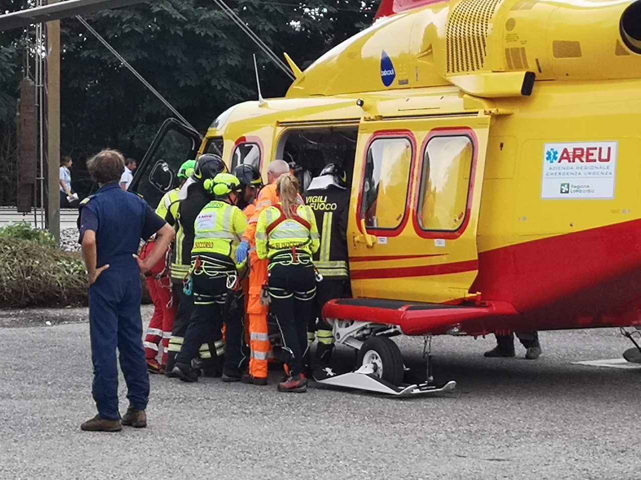 Travolto dal treno a Meda, è grave FOTO VIDEO