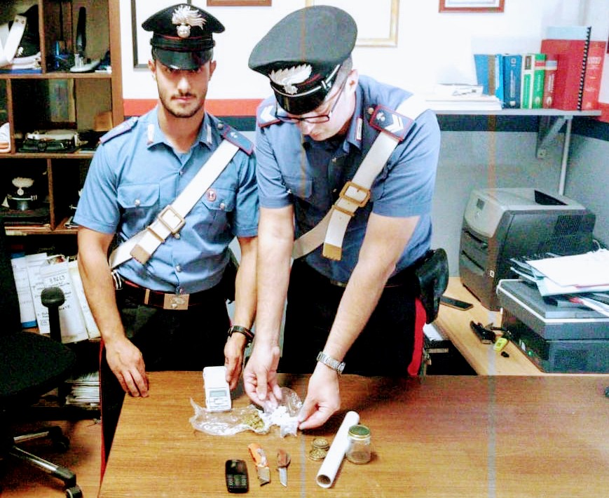 Nasconde la droga tra la legna limbiatese arrestato per spaccio