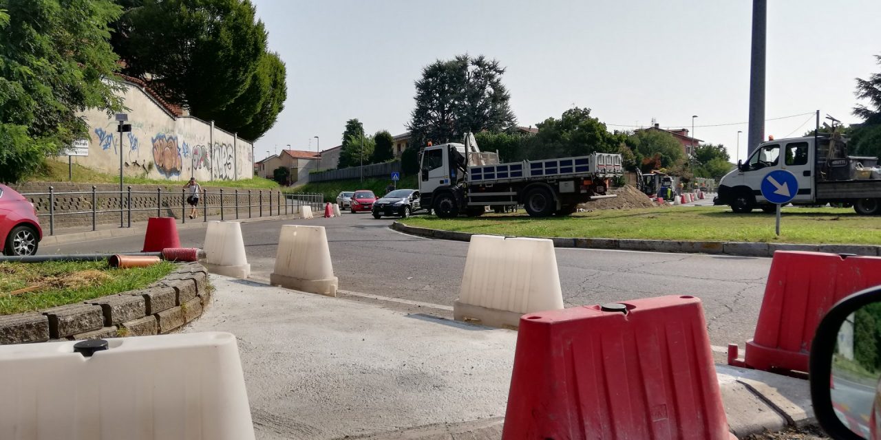 Lavori in corso alla rotonda di via Diaz a Ruginello