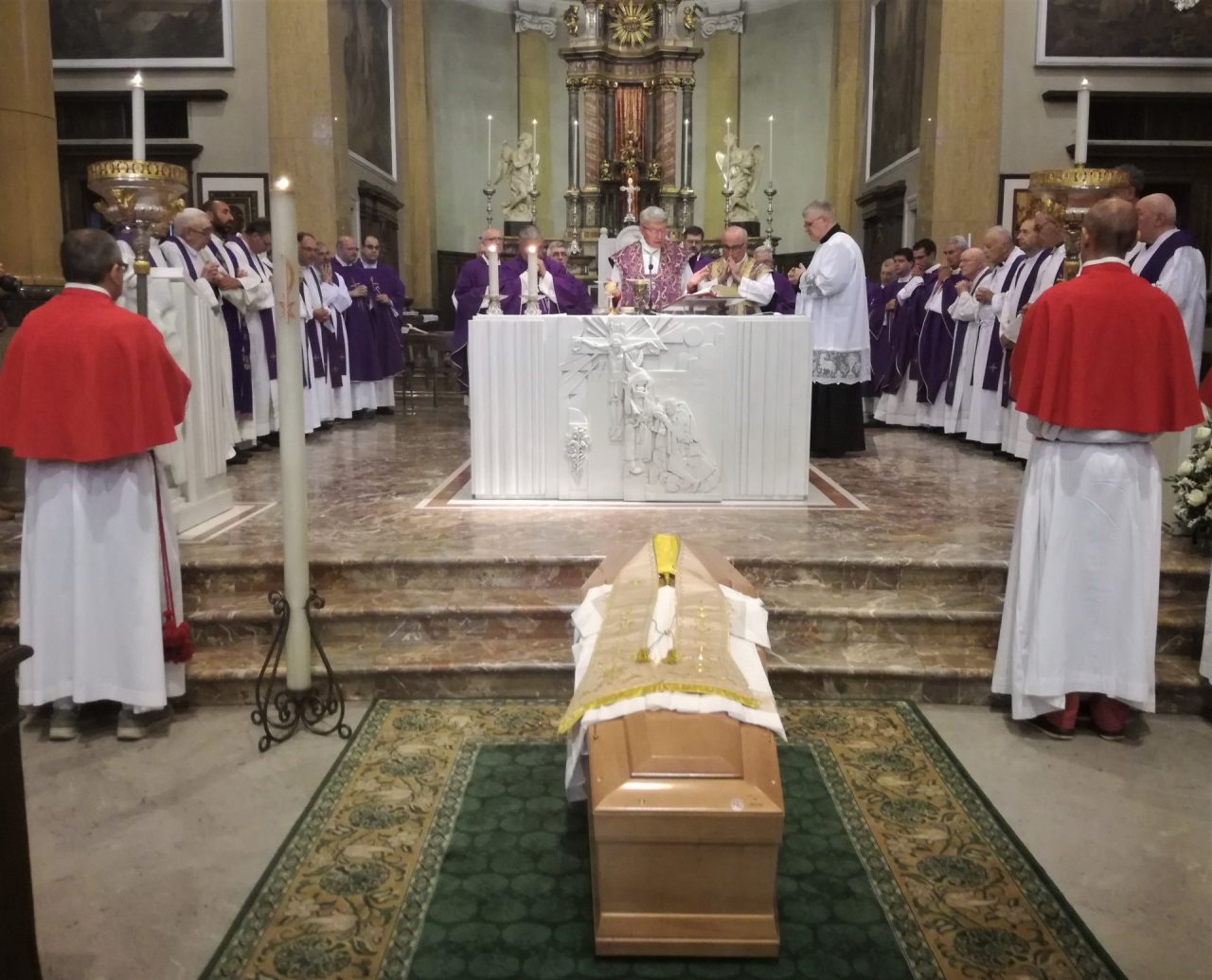 L’ultimo saluto a don Gianfranco Redaelli a Seregno