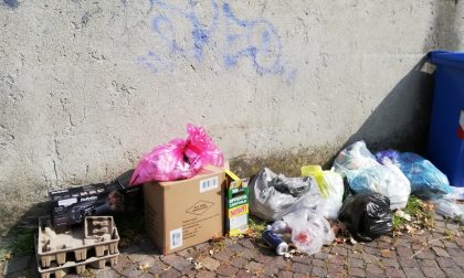 Ancora cumoli di rifiuti in via Santa Maria Molgora