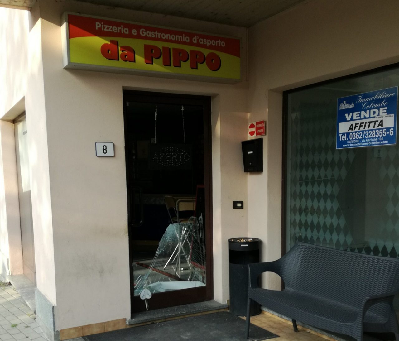 Spaccata in pizzeria: sfondano la porta e rubano la cassa