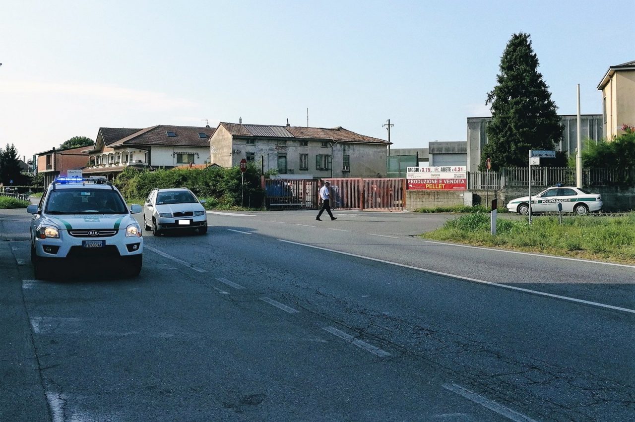 Cicista amatoriale cade e batte la testa è grave