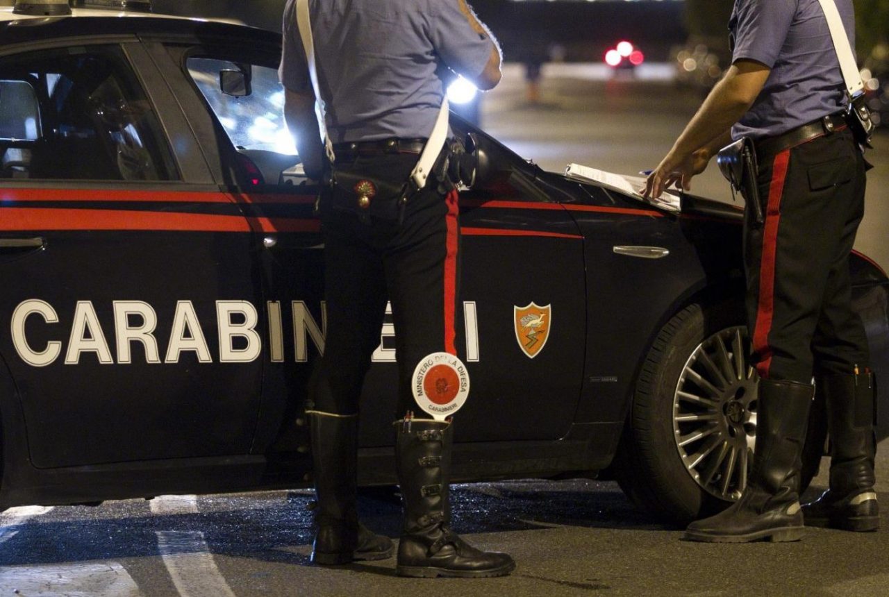 Assembramento di giovani in piazza Italia a Seregno: intervengono i Carabinieri