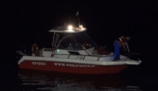 Mistero nel lago di Lecco: turisti avvistano cadavere ma non si trova VIDEO
