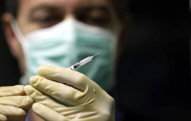 Mamma no vax si vanta di aver falsificato il certificato della figlia. Denunciata