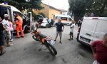 Cade con la moto e travolge mamma e figlia VIDEO