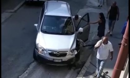 Paura in via Volta, auto sfonda il muro di un condominio FOTO