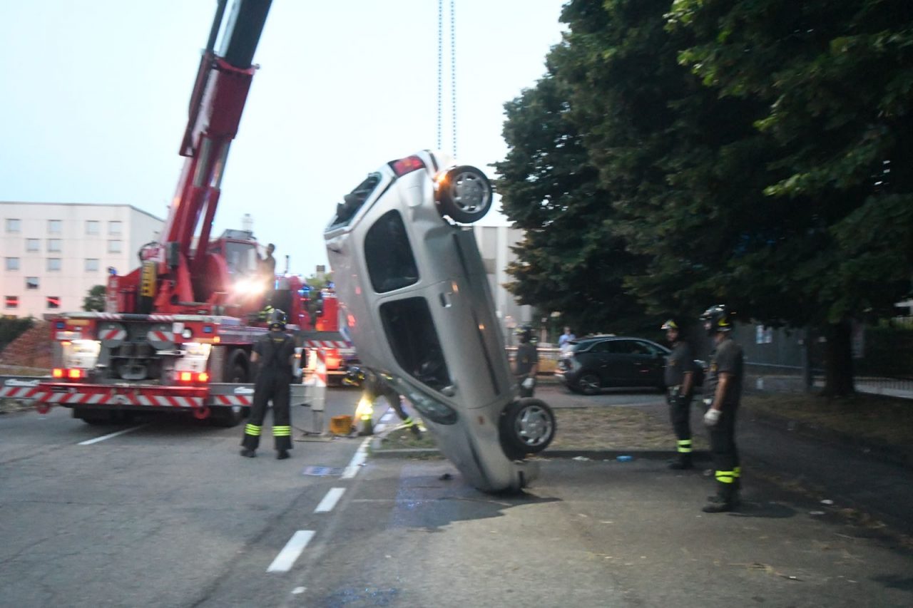 precipita nel cantiere