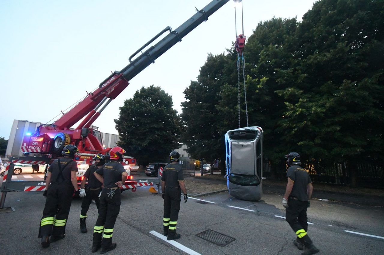 precipita nel cantiere