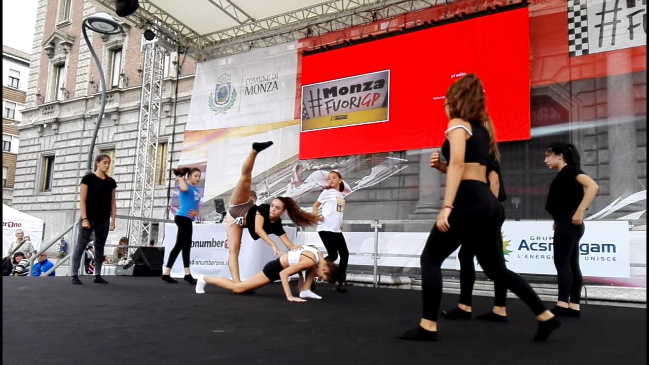 Danza al #MonzaFuoriGP aspettando Garrison VIDEO
