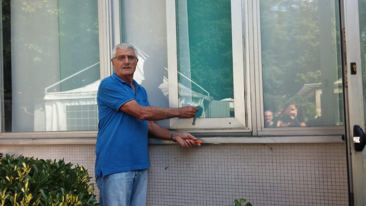 Raid al Centro anziani, via con soldi e televisore