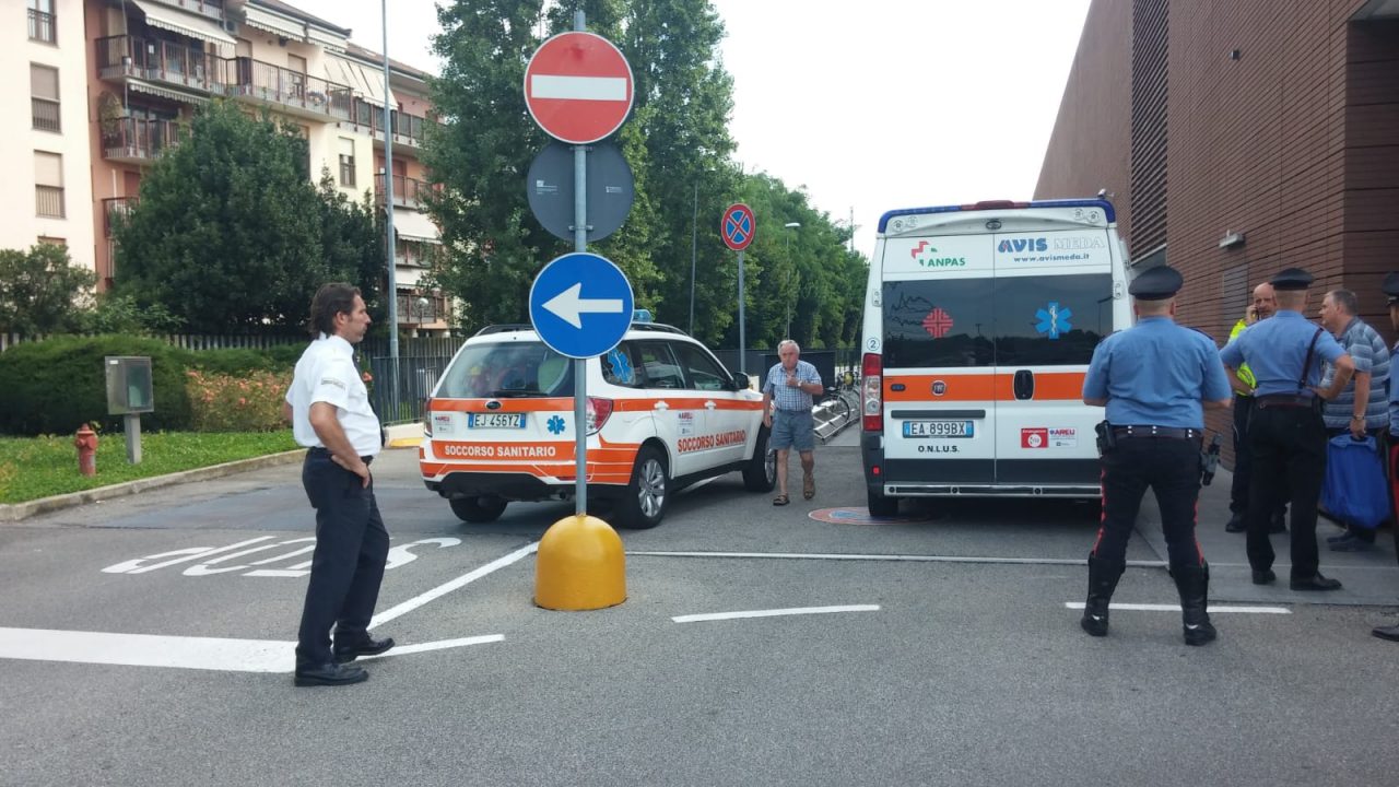 Rischia di morire, provvidenziale il defibrillatore dei Carabinieri