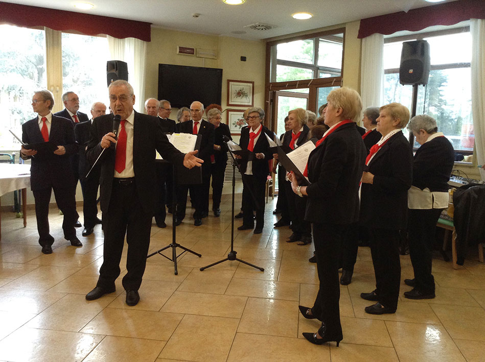 Venerdì il concerto del Coro Folk Carnate al “Chiar di luna”