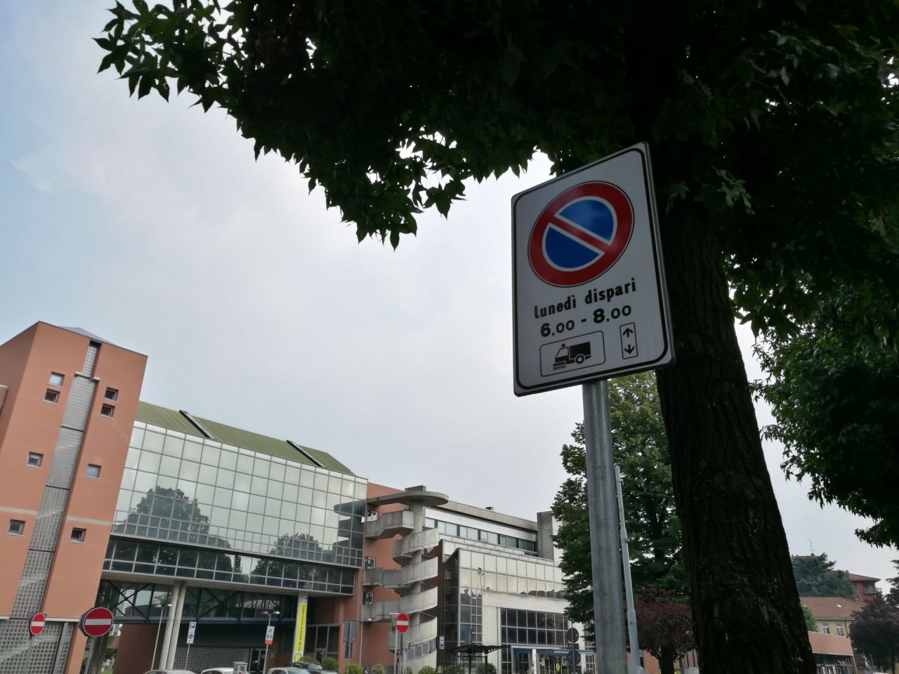 A Desio ad agosto stop al divieto di sosta per pulizia strade. Sospesa per due settimane la ZTL