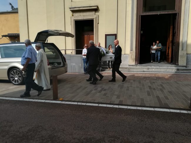 Dolore e commozione ai funerali della piccola Clelia, morta a 8 mesi