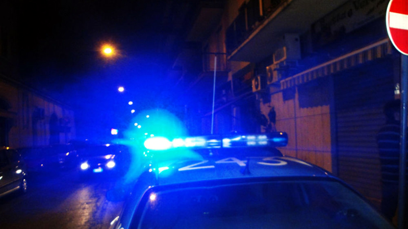Lite con la compagna sotto casa, tolta la pistola a ex vigile di Monza