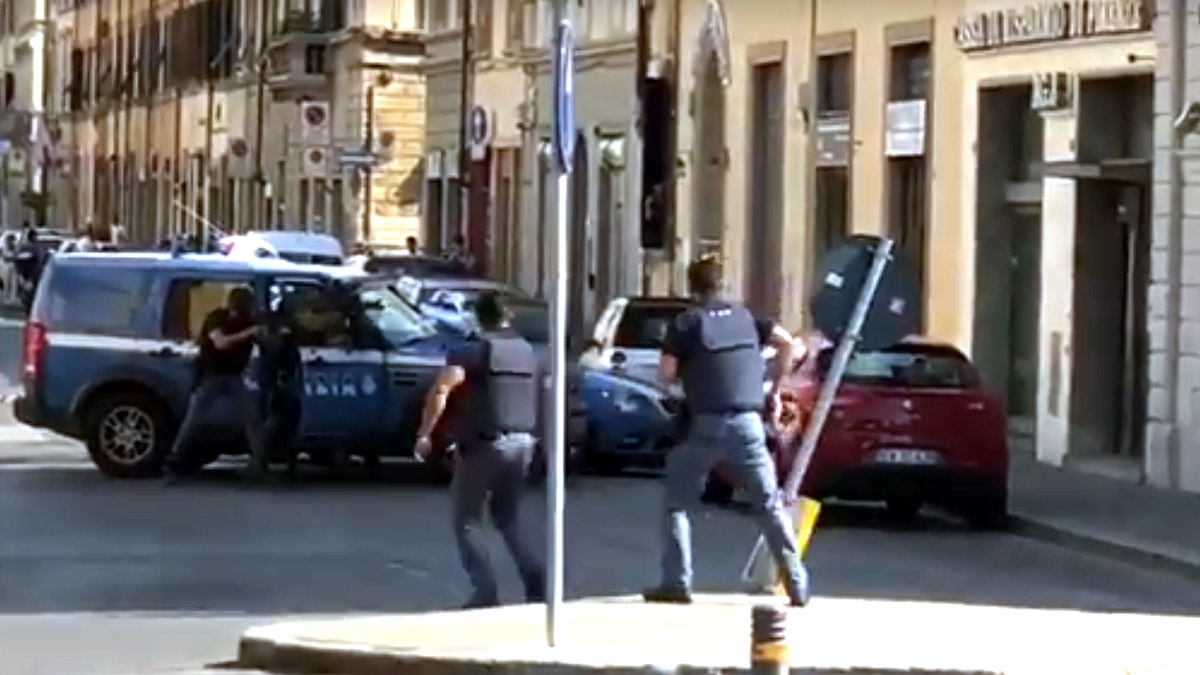 Rapina in banca filmata in diretta: banditi presi VIDEO SHOCK