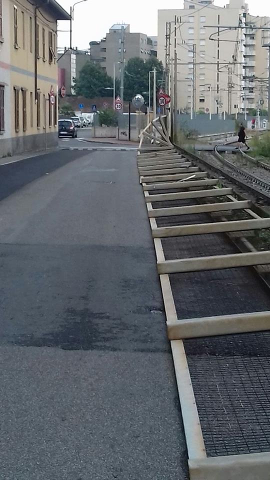 Meda, lungo la ferrovia staccionata a rischio crollo