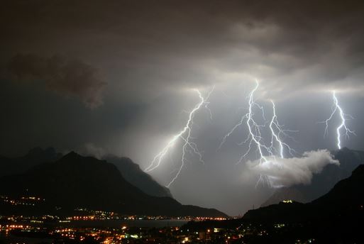 Preparate gli ombrelli: allerta meteo per temporali forti