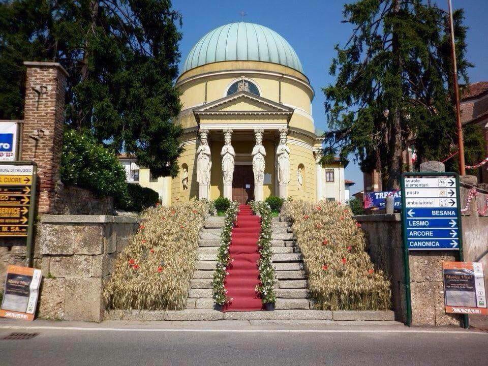 Vandali a Tregasio, rotto un faretto della “Rotonda”
