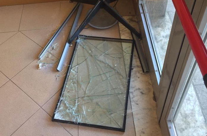 Raid vandalico all’ambulatorio medico di Velasca