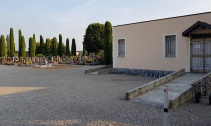 Ladri al cimitero di Arcore rubato un decespugliatore